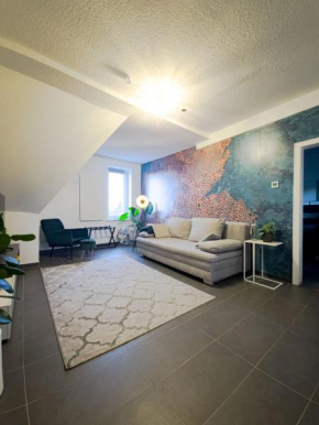 Modernes, zentrales Apartment in Troisdorf, Region Köln Bonn, 3 Etage, maximal für 4 Personen, Parkplatz & Netflix inklusive